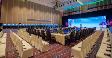 ไมตี้ ไมซ์ ให้เช่าหูฟังแปลภาษา ไมค์ประชุม จอ LED ระบบภาพ เสียง แสง ในงานประชุมนานาชาติ