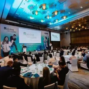 ฉากพร้อมลวดลายกราฟฟิกในงาน CBRE : Rise our game