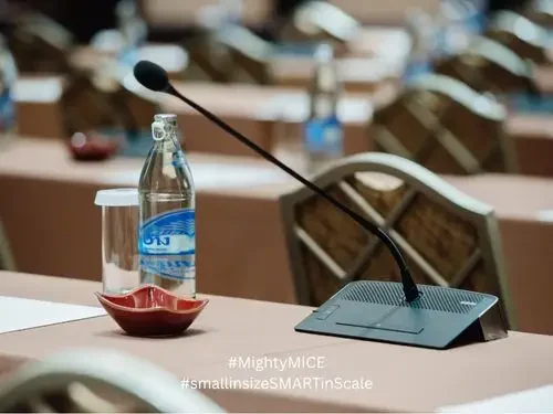 ภาพด้านข้างของไมค์ประชุม Televic D-Cerno