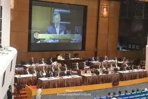 นายชวน หลีกภัย ประธานรัฐสภา ขณะใช้ไมค์ประชุมจากไมตี้ ไมซ์ ในวันแถลงนโยบายของคณะรัฐมนตรี พลเอกประยุทธ์ จันทร์โอชา เมื่อ 25-26 มิถุนายน 2562 ณ ห้องประชุมใหญ่ อาคาร 9 บมจ. ทีโอที ถ.แจ้งวัฒนะ